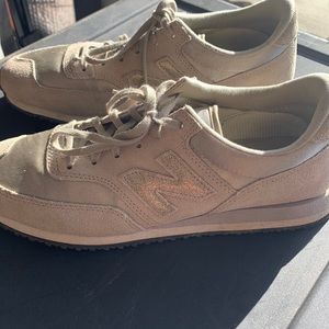 New Balance tennis shoe in Great shape like new